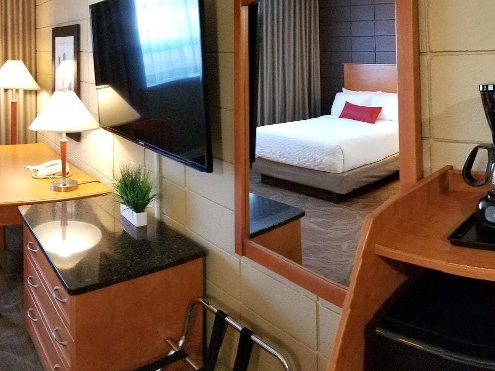 Neighbourhood Inn Hotels In 보니빌 외부 사진